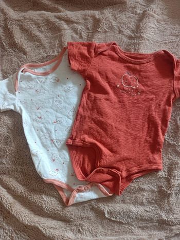Lot de deux bodies manches courtes Kiabi