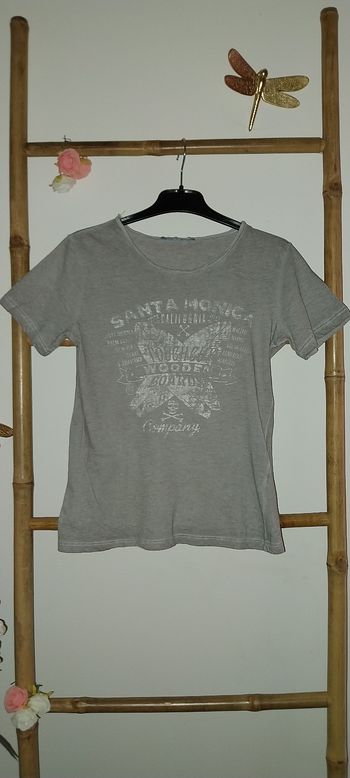 Tshirt manches courtes Gris Flocage blanc Très bon état 8 ans