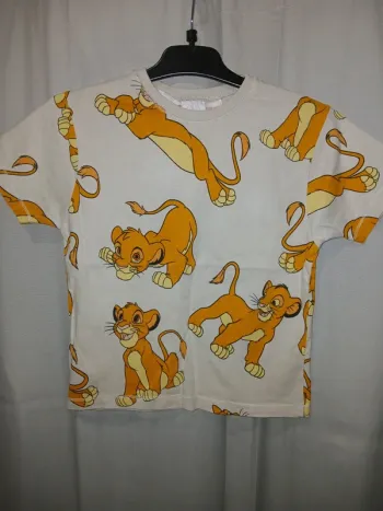 💚 T-shirt manches courtes Le roi lion x Zara taille 2/3 ans 98 cm.
