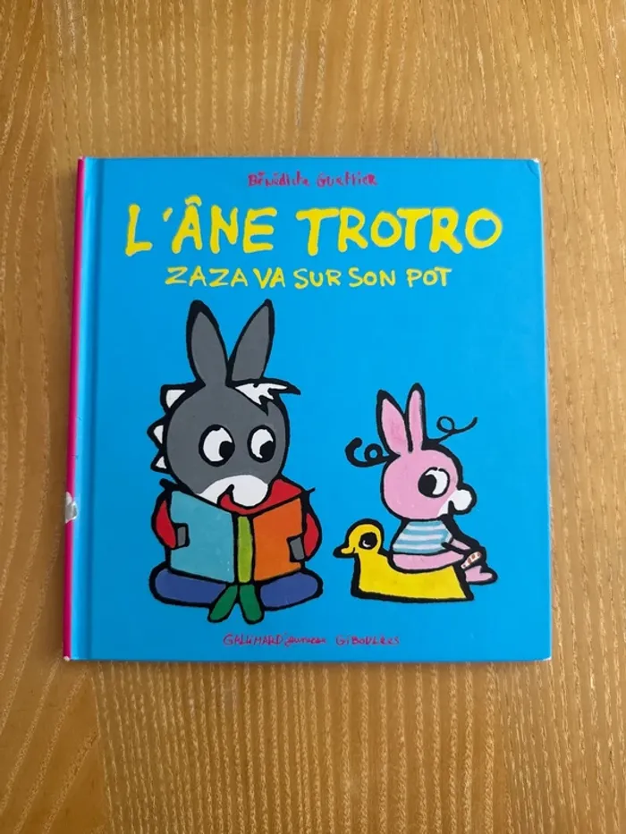 L’âne trotro Zara va sur le pot
