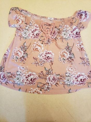 Joli Tee-shirt épaules dénudées