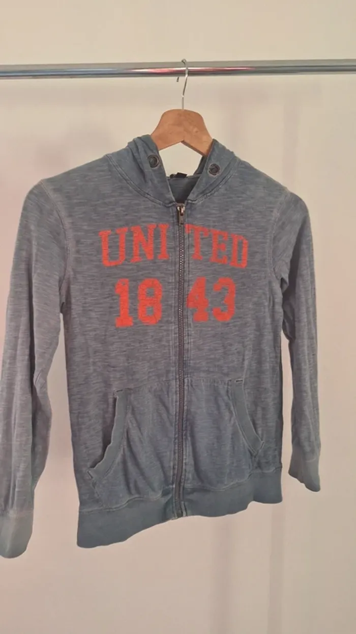 Gilet zippé a capuche fin garçon 10 ans kiabi