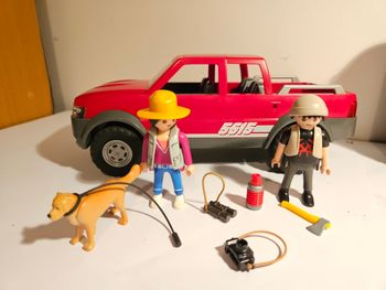 Famille avec voiture 4X4 Playmobil