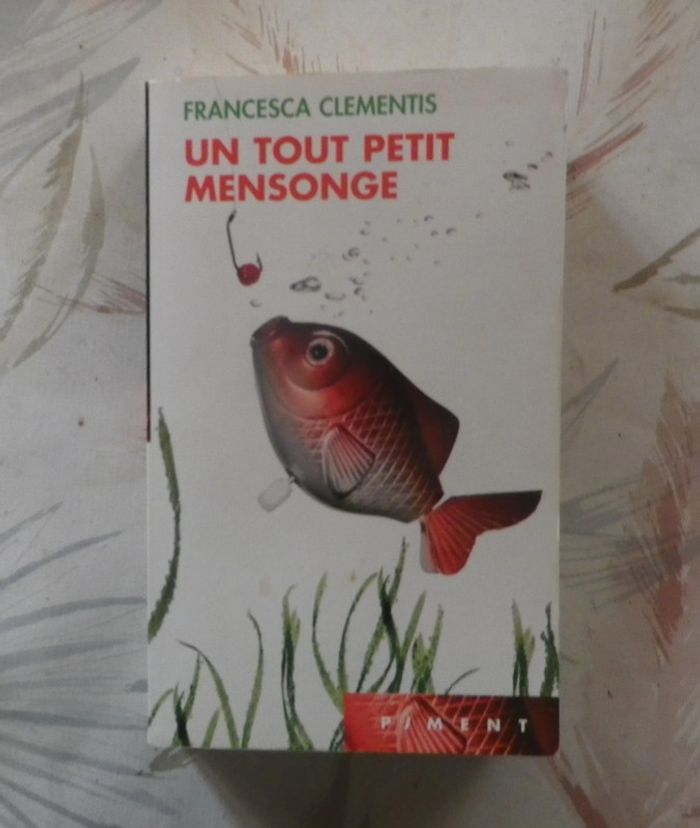 Un tout petit mensonge de Francesca Clementis Ed. Piment