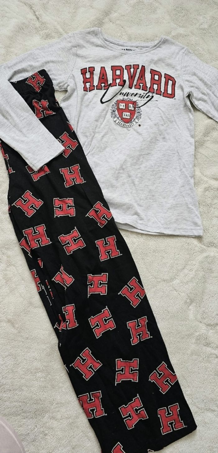 Pyjama enfant Harvard 10 ans – Comme neuf - photo numéro 1