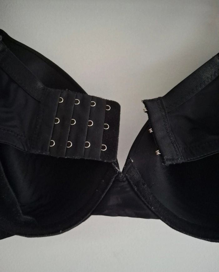 Soutien gorge noir - photo numéro 4