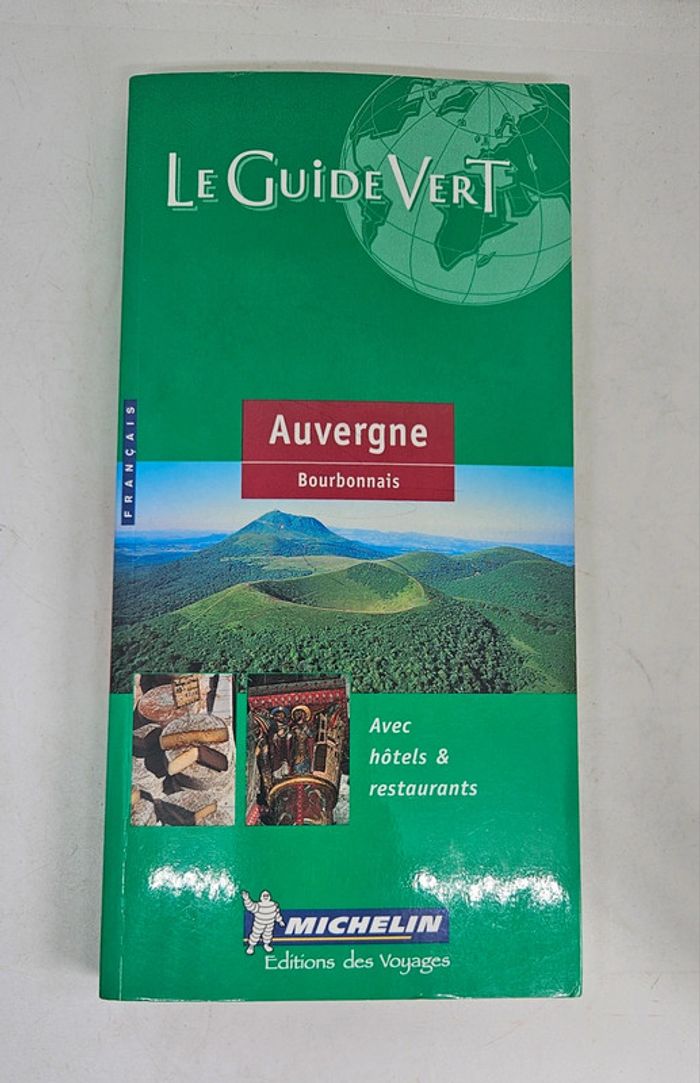 "Le guide vert. Michelin. Auvergne. Bourbonnais".
384 pages.
ISBN : 2.06.030404.0