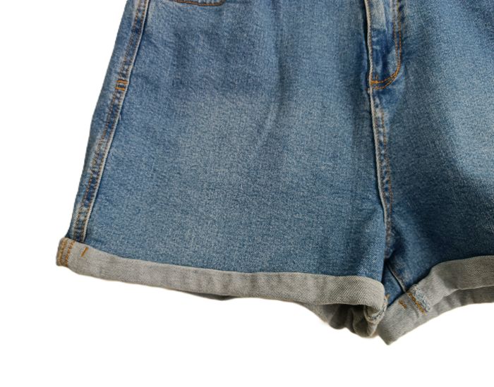Short en jean bleu à revers. Kiabi. Taille 42 - photo numéro 3