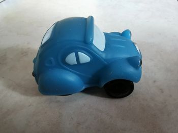 Voiture solide premier âge