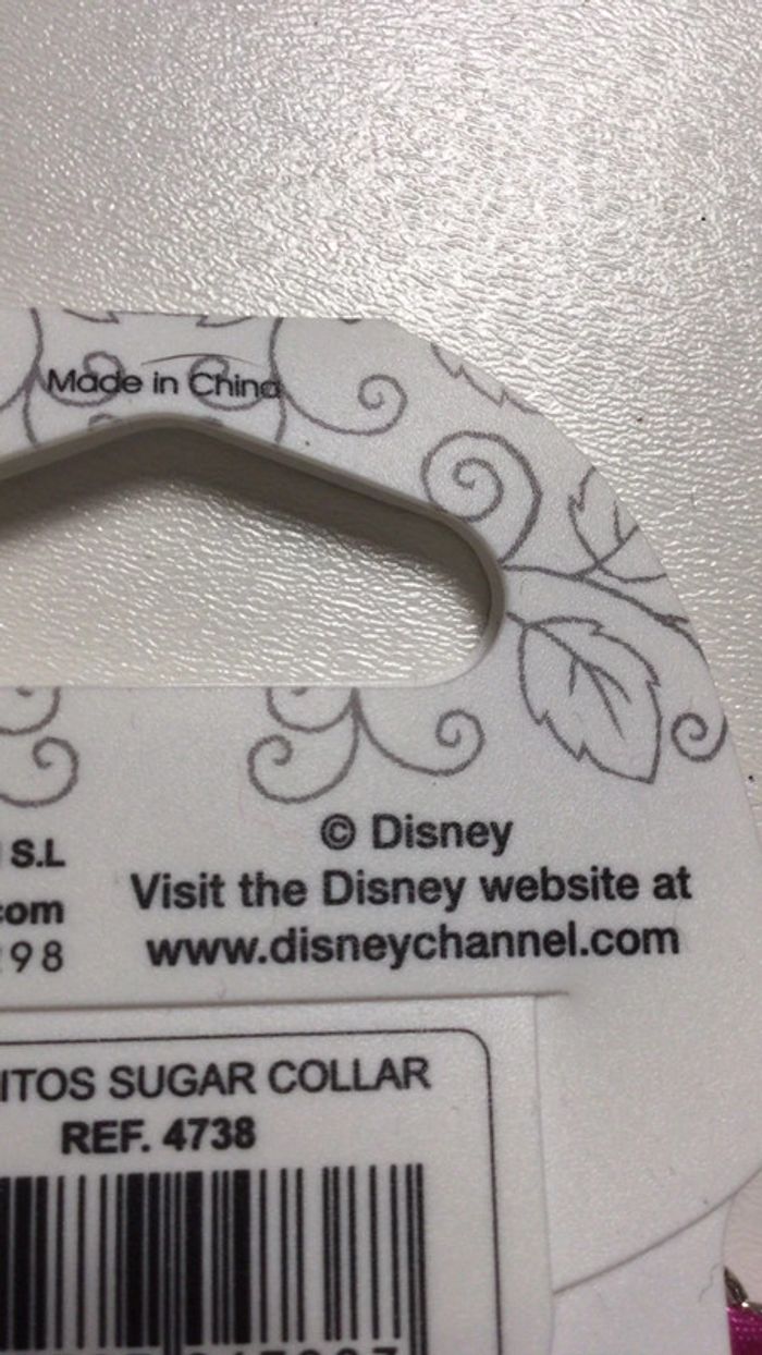 Collier disney neuf blanche neige nain fushia idee cadeau piniata anniversaire noel - photo numéro 4