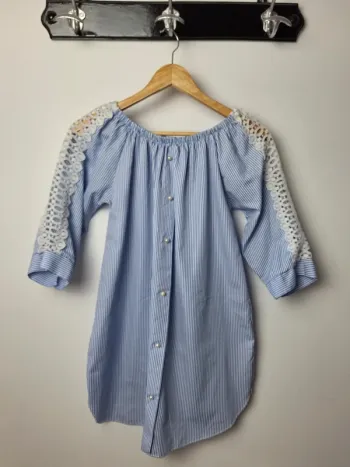 Robe rayée bleue et blanches manches ajourees 38