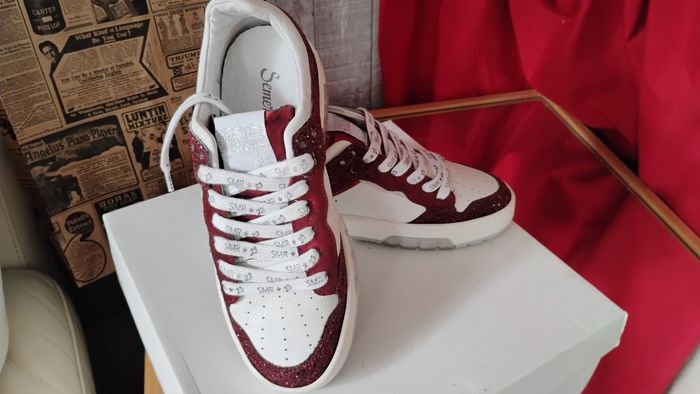 Chaussures femme baskets sneackers T 37 rouge émeraude strass
