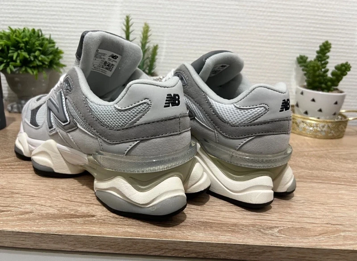 New Balance NB 9060 taille 43 - photo numéro 3