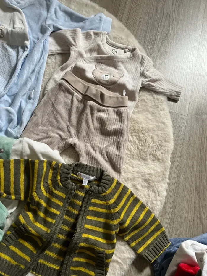 Lot vêtements bebe 1/2 mois - photo numéro 3