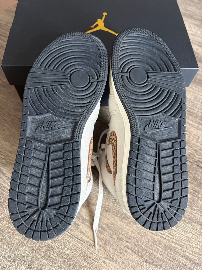 Jordan 1 MID SE - photo numéro 6