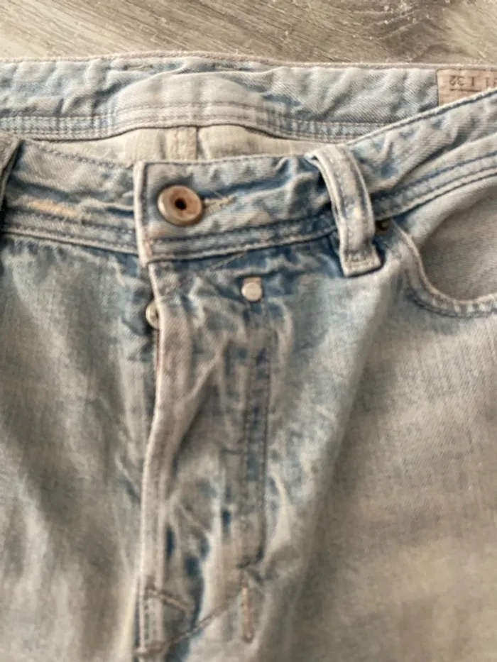 Jeans a trou Diesel taille 31/32 - photo numéro 3