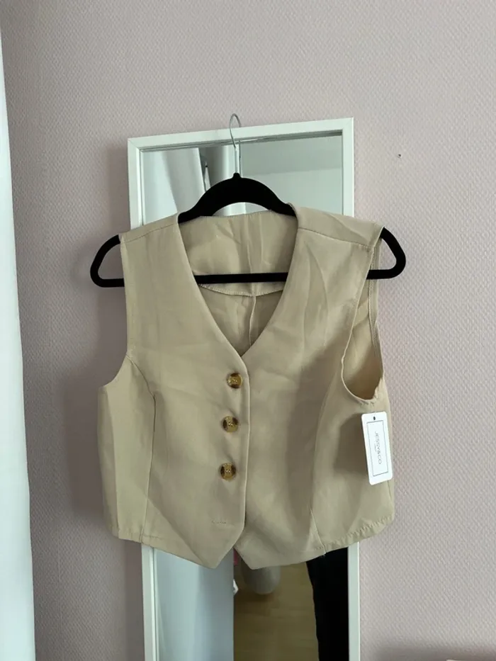 Top beige sans manche - neuf avec étiquette