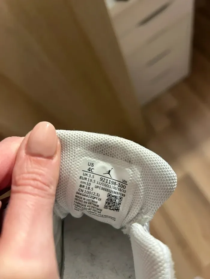 Baskets Nike Jordan taille 19,5 - photo numéro 7