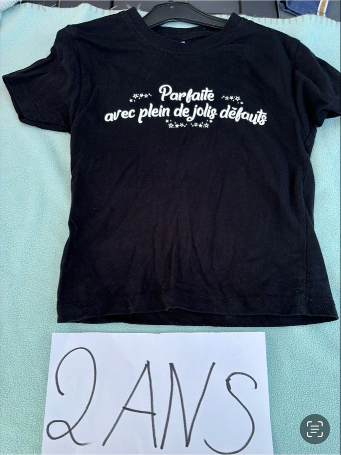 T-shirt noir à manches courtes pop