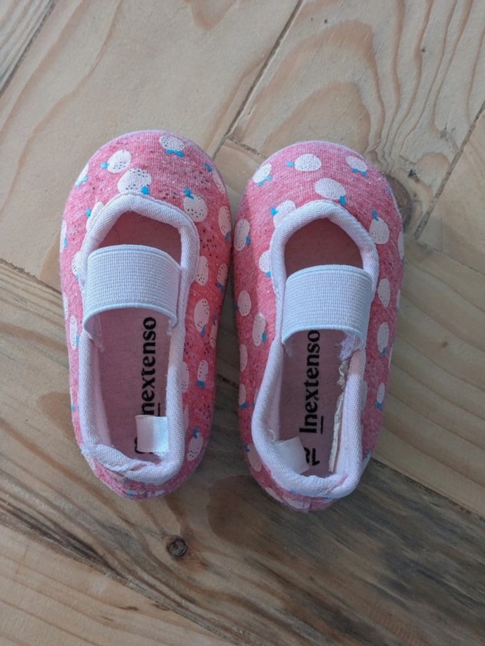 Petites chaussures neuves taille 18 - photo numéro 3