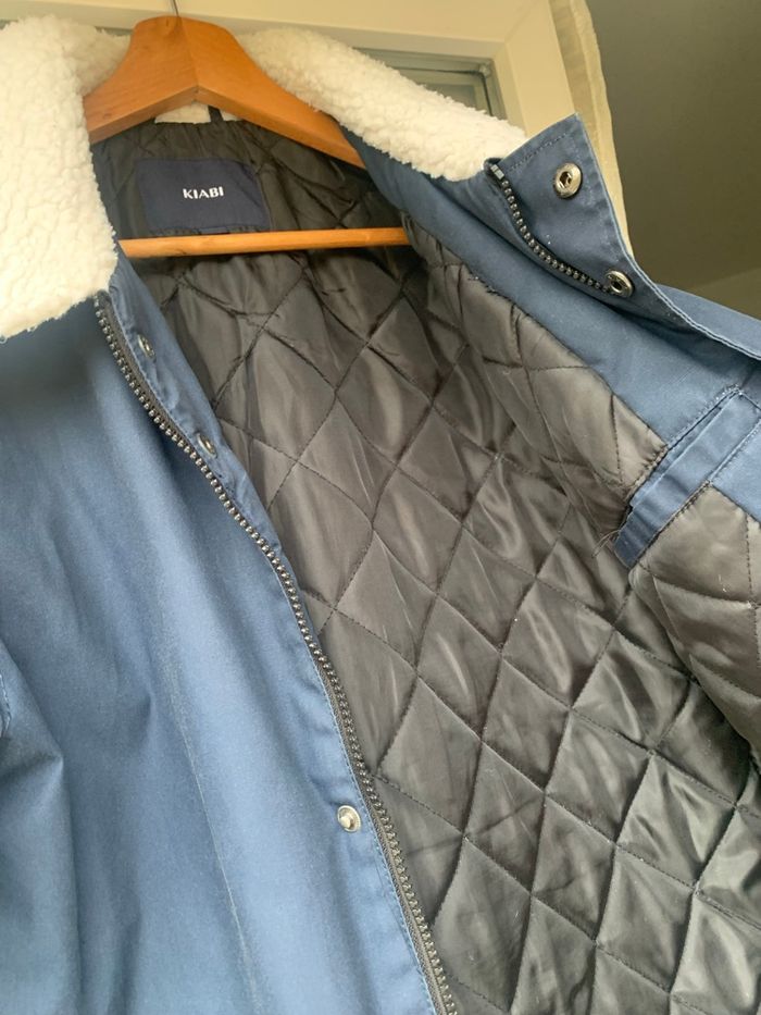 Manteau veste kiabi bleu col à fourrure blanche intérieur matelassé - photo numéro 5