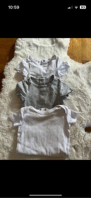 Lot bodys bébé