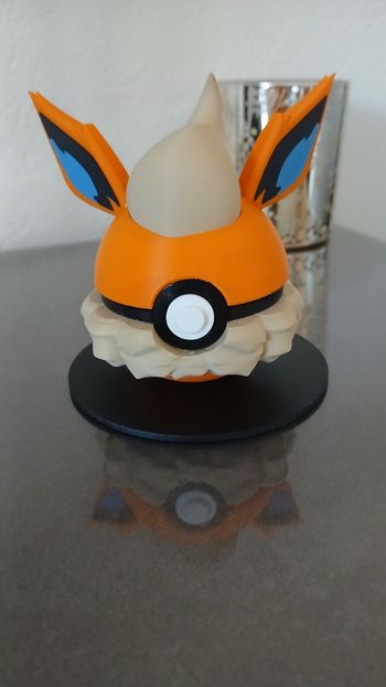 Pokeball Pyroli