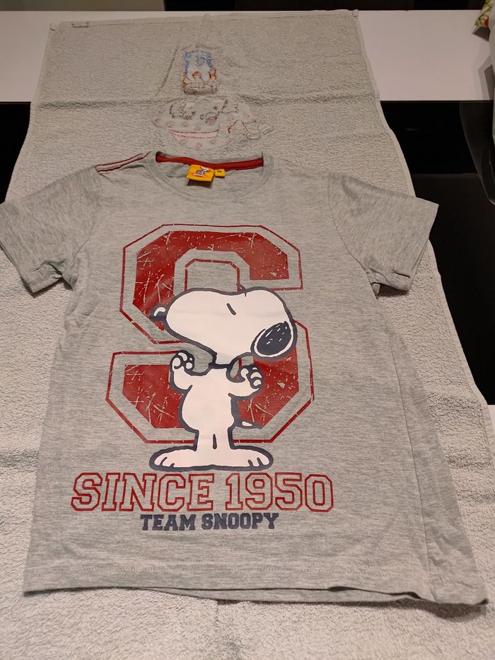 Tee shirt manches courtes. SNOOPY  Taille 8 ans