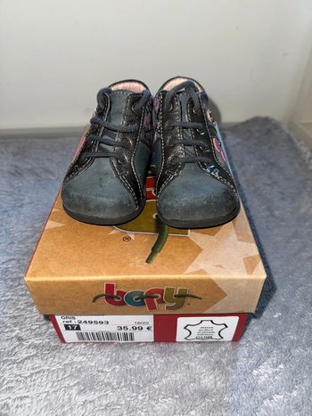 Bottines grises à fleurs 17 body TBE neuves