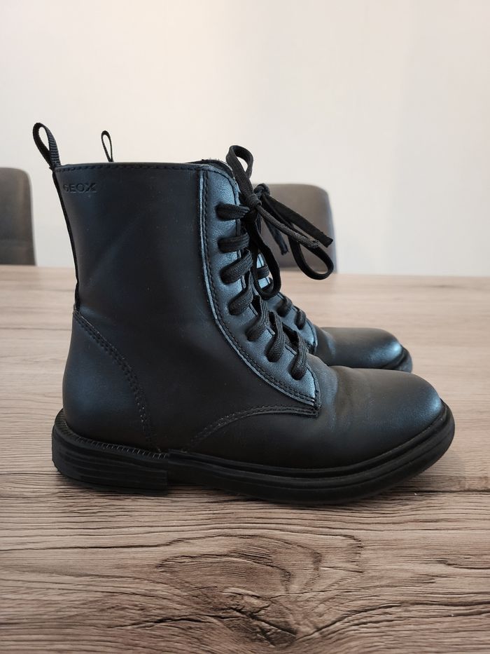 Bottines GEOX cuir noir pointure 29