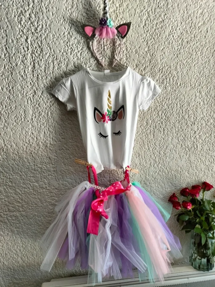 Déguisement t-shirt avec tutu licorne T 10 ans neuf. - photo numéro 3