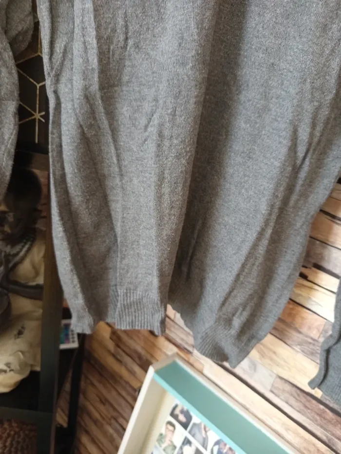 Pull léger gris ailes dans le dos - photo numéro 5