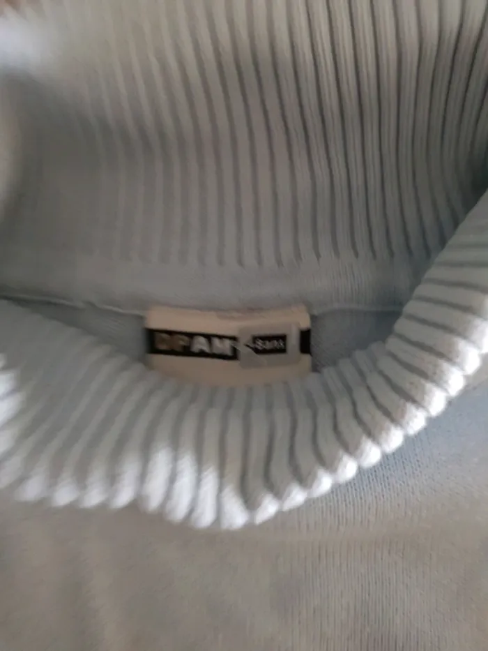 Pull col roulé 8 ans - photo numéro 3