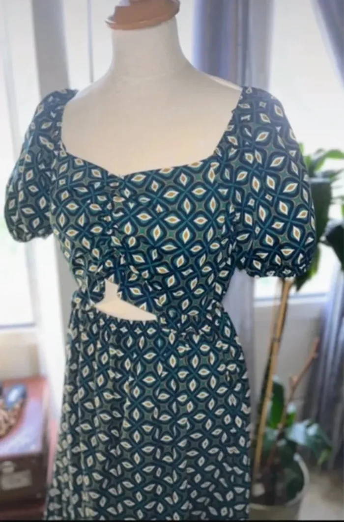 Très jolie Robe à dos ouvert , taille 40, Neuf - Naf Naf - photo numéro 2