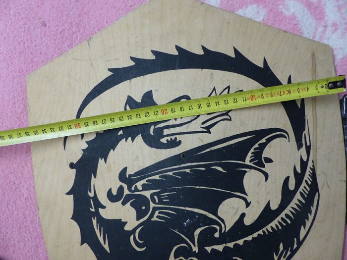 Lot 2 boucliers 1 épée 1 hache - photo numéro 3