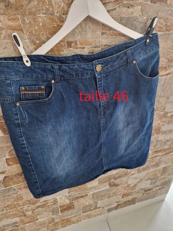 1 jupe jean taille 46 marque KIABI