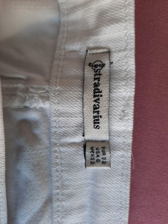 Jean troué Stradivarius taille 32 - photo numéro 15