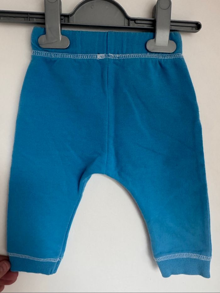 Jogging bleu Kiabi taille 6 mois très bon état - photo numéro 2