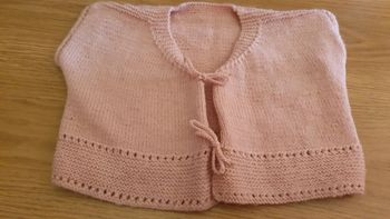 gilet boléro rose fait main 2 ans