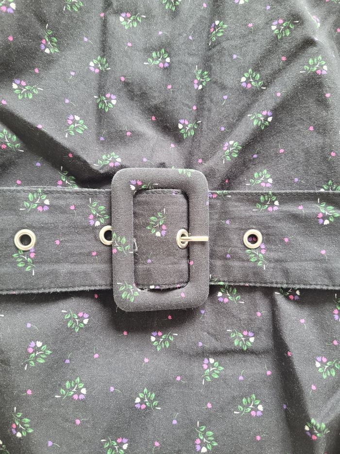 Robe noire et fleurs - photo numéro 5