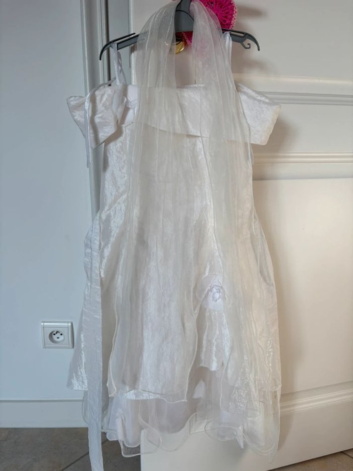 Robe cérémonie avec voile et ceinture 4/5 ans - photo numéro 1