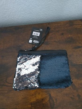 Magnifique pochette sequins réversible neuve avec étiquette