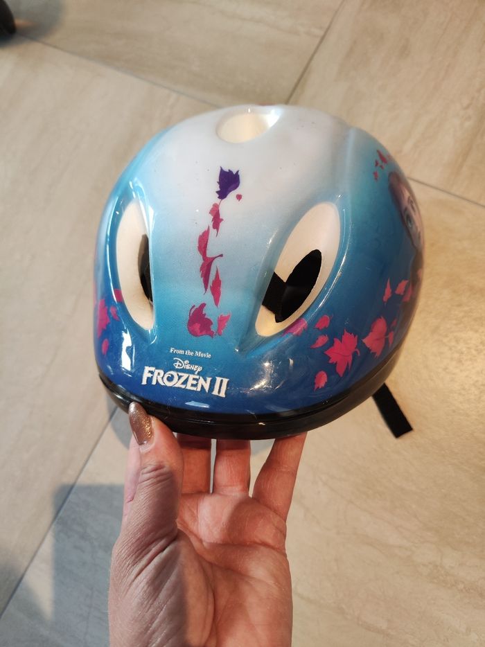 Trottinette et casque - photo numéro 3