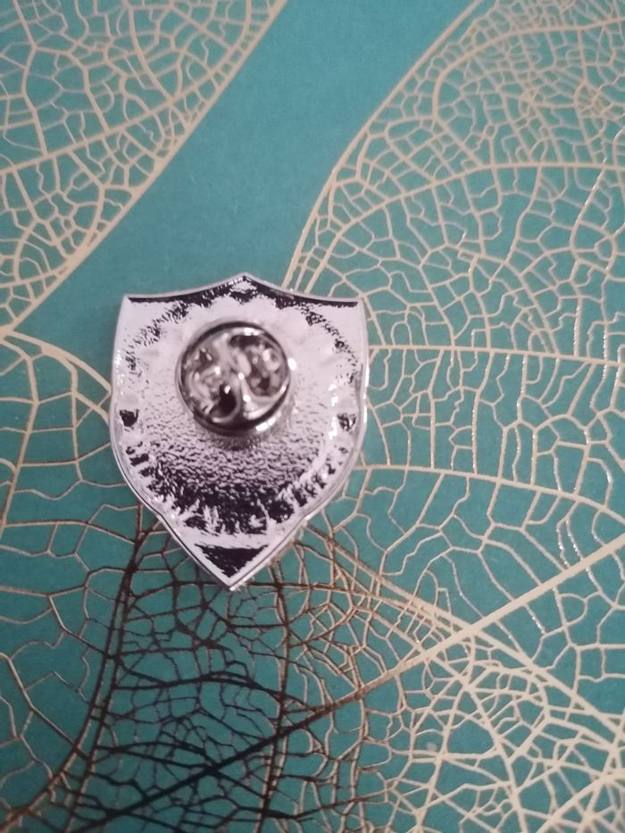 Pin's Resident Evil Umbrella corporation - photo numéro 2