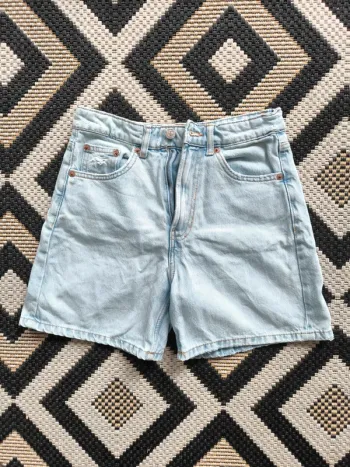 Short en jean ZARA – Taille 36 – À réparer