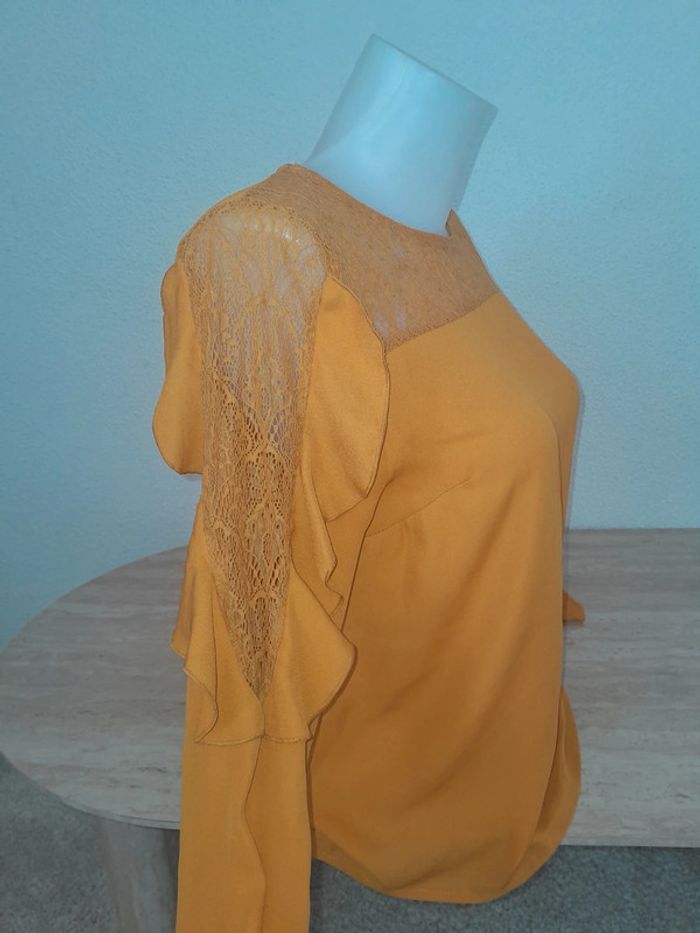 Blouse manches longues dentelle 💫epaules dentelle frou-frou 💫Taille 38-M - photo numéro 3