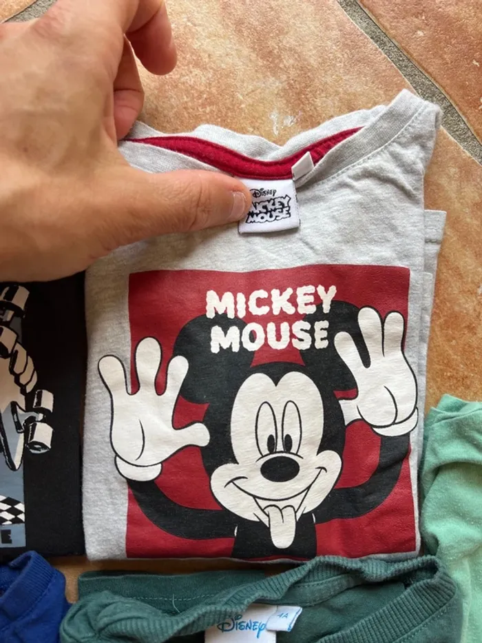 Lot 5 t-shirt Disney neuf 4ans - photo numéro 5