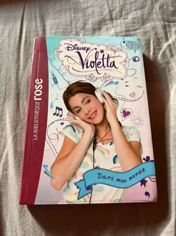 Livre violetta dans mon monde tome 1