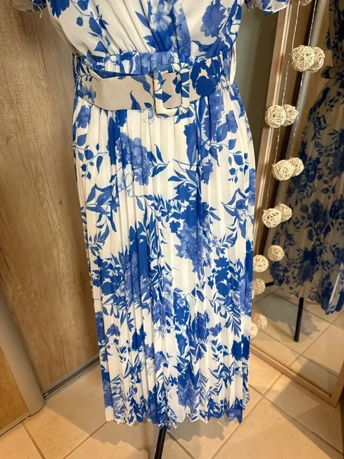 Jolie robe longue plissée en bas et doublée - photo numéro 3
