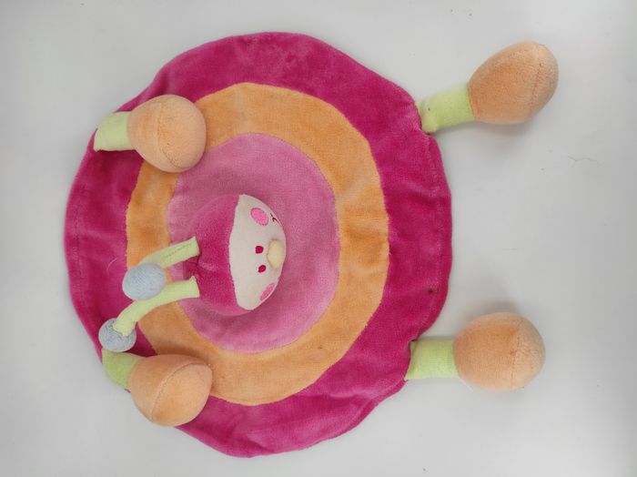 Doudou Plat Rond Chenille ou Papillon Kiabi - photo numéro 1